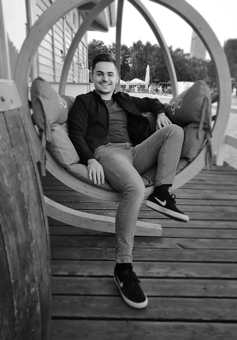 About me - image of Łukasz Głuch owner of the website. Senior Product Designer and AI Developer.